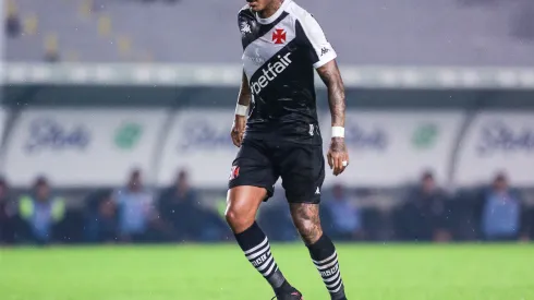 Zé Gabriel durante confronto contra o Juventude no Campeonato Brasileiro de 2024.