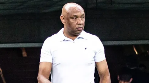 Anderson Batatais, auxiliar do Ceará, durante partida contra o Goiás, no estádio da Serrinha.