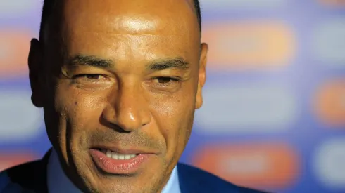 Cafu posa para fotos no tapete vermelho na chegada ao sorteio da da Copa America 2019 realizado na Cidade das Artes na zona oeste da cidade.