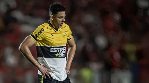 Walisson Maia jogador do Criciúma durante partida contra o Vila Nova-GO no estádio Onésio Brasileiro Alvarenga pelo Campeonato Brasileiro série B 2023. Foto: Heber Gomes/AGIF