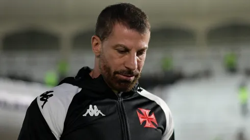 Pedrinho durante confronto contra o Bragantino no Campeonato Brasileiro de 2024.