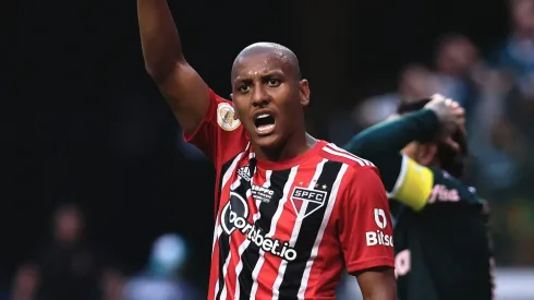 Zagueiro Luizão, quando atuava pelo São Paulo.