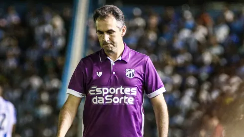 Léo Condé durante confronto contra o Paysandu na Série B de 2024.