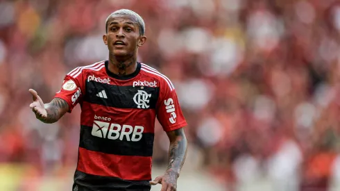 Wesley, jogador do Flamengo, durante partida contra o Bahia no Maracanã, pelo Campeonato Brasileiro de 2023.