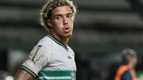 Figueiredo durante confronto contra o PSTC no Campeonato Paranaense de 2024.