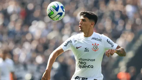 Caetano jogador do Corinthians durante partida contra o Bragantino no estadio Arena Corinthians pelo campeonato Brasileiro A 2023. Defensor deve chegar só no próximo ano
