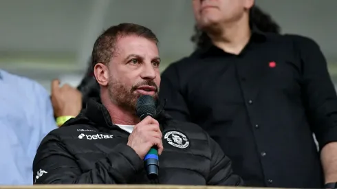 Pedrinho presidente do Vasco e Eduardo Paes prefeito do Rio de Janeiro durante solenidade de sanção da lei do potencial construtivo da reforma do estádio de São Januário, no estádio São Januário, nesta quarta feira (03). Foto: Thiago Ribeiro/AGIF
