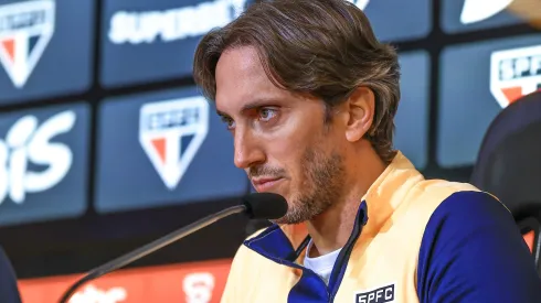 Luis Zubeldia e apresentado como novo tecnico do Sao Paulo. Treinador tomou posição contra meia