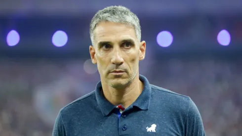 Vojvoda terá meia do Athletico.