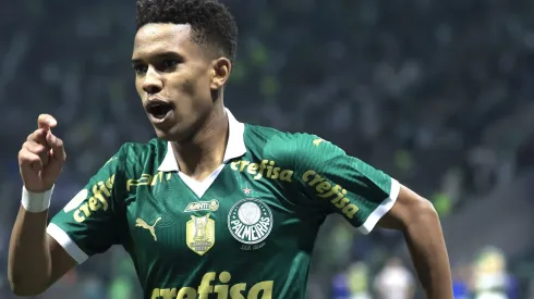 Estevão, jogador do Palmeiras.