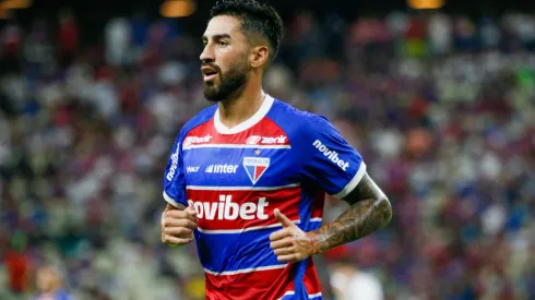 Lucero jogador do Fortaleza durante partida contra o Sportivo Trinidense no estadio Arena Castelao pelo campeonato Copa Sul-Americana 2024.