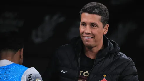 Thiago Carpini tecnico do Vitoria durante partida contra o Corinthians pelo campeonato Brasileiro A 2024. Foto: Ettore Chiereguini/AGIF