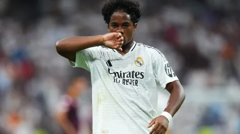 Endrick durante sua estreia com a camisa do Real Madrid diante do Real Valladolid.
