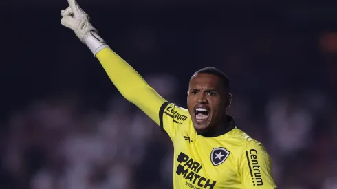 John durante confronto contra o São Paulo no Campeonato Brasileiro de 2024.