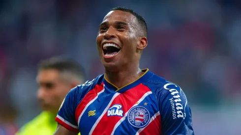 Jean Lucas jogador do Bahia comemora seu gol com jogadores do seu time durante partida contra o Fortaleza no estadio Arena Fonte Nova pelo campeonato Brasileiro A 2024. Lance envolvendo o meio-campista está gerando repercussão
