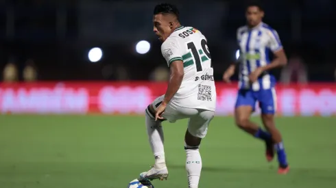 Sebastián Gómez jogador do Coritiba durante partida contra o Avaí no estádio Ressacada pelo campeonato Brasileiro B 2024. Foto: Beno Küster Nunes/AGIF