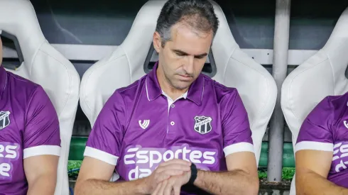 Léo Condé durante confronto contra o Santos na Série B.