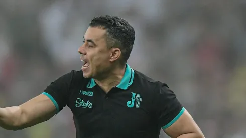 Jair Ventura é polêmico antes de encarar o Corinthians.