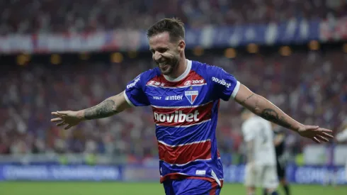 Sasha, jogador do Fortaleza, comemora seu gol contra o Rosario Central na Arena Castelao, pela Copa Sul-Americana.