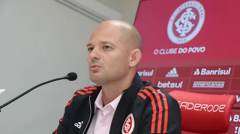 William Thomas durante coletiva pelo Internacional.