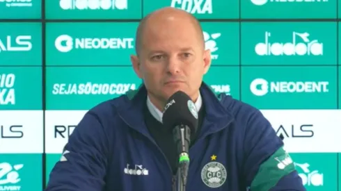 William Thomas durante coletiva de imprensa nesta quinta (29). Foto: Reprodução TV Coxa