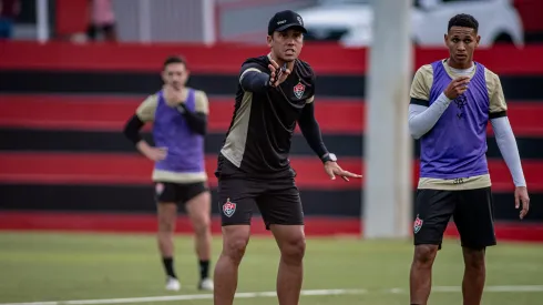 Vitória faz proposta por meio-campista da Série B (Imagem: Divulgação/Vitória)