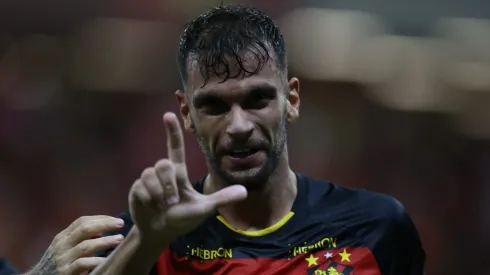 Rafael Thyere comemora gol do Sport, durante a partida contra o Ceará, na Arena Pernambuco, pela Copa do nordeste 2024.