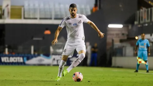 Luan Peres, ex-jogador do Santos, durante partida contra a Inter de Limeira na Vila Belmiro, pelo Campeonato Paulista de 2020.