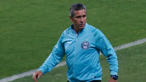 Jorginho não poderá contar com meio-campista - Foto: Gabriel Machado/AGIF