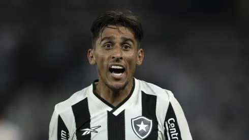 Damián Suárez está fora dos planos do Botafogo.