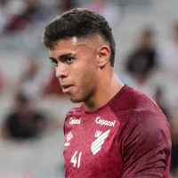 Varini \'viraliza\' no Athletico-PR e fala o que pensa de Mycael: \'O momento\'