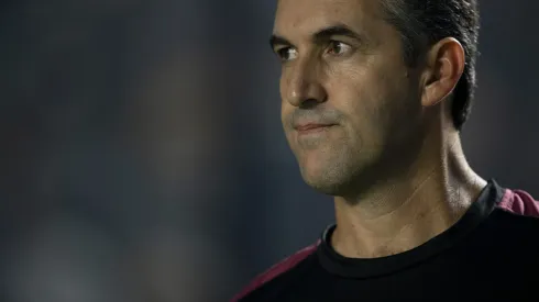 Léo Condé, na passagem pelo Vitória, durante confronto contra o Vasco na Série A de 2024.