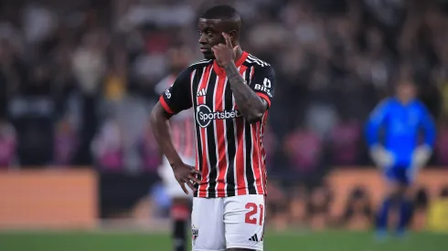 Jhegson Méndez, jogador do São Paulo, durante partida contra o Corinthians na Neo Química Arena, pela Copa do Brasil de 2023.