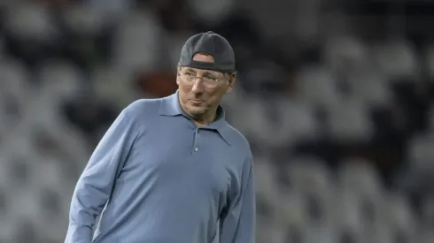 Textor rebate jornalista no Botafogo.