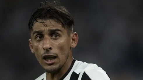 Damián Suárez atuando no Botafogo em 2024