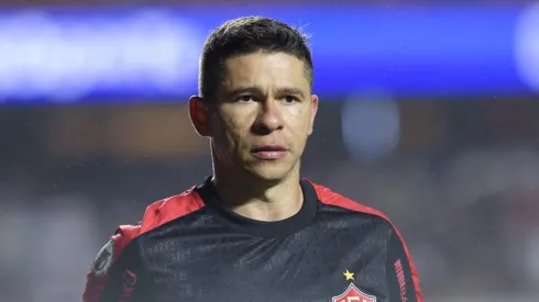 Osvaldo vira assunto no Vitória.