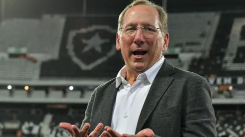 John Textor presidente da SAF do Botafogo durante partida contra o Atlético-GO no estádio Engenhão pelo campeonato Brasileiro A 2024. Foto: Thiago Ribeiro/AGIF