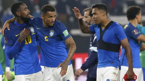 Alex Sandro é apresentado no Flamengo e revela conversa com Danilo (Photo by Claudio Reyes - Pool/Getty Images)