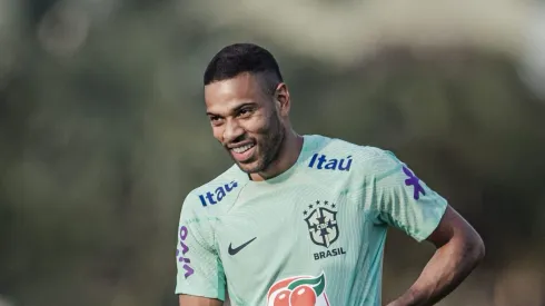 Renan Lodi foi procurado pelo São Paulo.