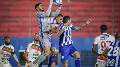 Goleiro do Avaí com a bola (ZUMA Press, Inc. / Alamy Stock Photo)
