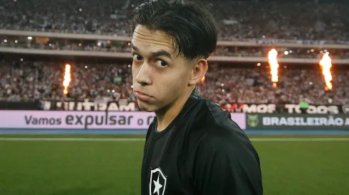 Foto: Vitor Silva/Botafogo - Segovinha durante confronto contra o Bragantino no Campeonato Brasileiro de 2023.