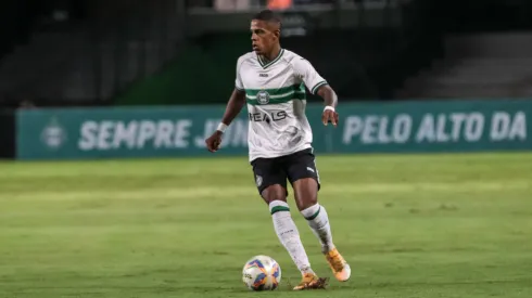 Rodrigo Gelado em partida no Campeonato Paranaense de 2024.