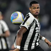 Dirigente de gigante brasileiro revela que Botafogo \'topou\' negociar Júnior Santos