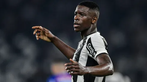 Luiz Henrique durante confronto contra o Fortaleza no Campeonato Brasileiro de 2024.