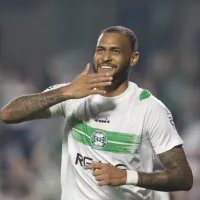 Jorginho ressalta confiança em Brumado no Coritiba: \'Não posso tirá-lo de forma nenhuma\'