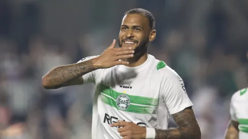 Brumado durante confronto contra o Novorizontino na Série B de 2024.