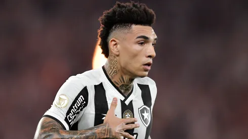 Igor Jesus jogador do Botafogo comemora gol anulado durante partida contra o Flamengo no estádio Engenhão pelo campeonato Brasileiro A 2024. Centroavante foi sondado por adversário