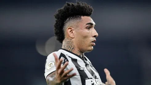 Igor Jesus jogador do Botafogo durante partida contra o Flamengo no estadio Engenhao pelo campeonato Brasileiro A 2024. Centroavante era desejado pelo Imortal