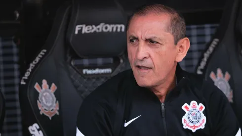 Ramón Díaz, técnico do Corinthians, durante partida contra o Flamengo na Neo Química Arena, pelo Campeonato Brasileiro.