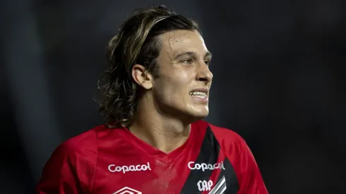 Canobbio jogador do Athletico-PR durante partida contra o Vasco no estadio Sao Januario pelo campeonato Brasileiro A 2024. Ponta foi cobrado na web